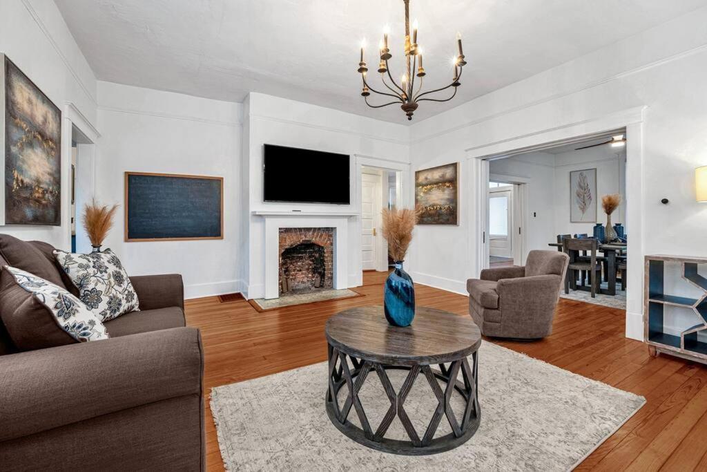 Exquisite Two-Story Home Located In Midtown Memphis Exteriör bild